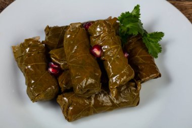 Kafkas geleneksel Dolma - üzüm yapraklarında kıyma