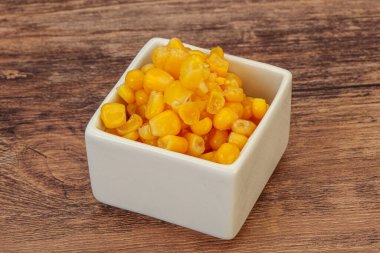 Tatlı salamura mısır tohumları kasede