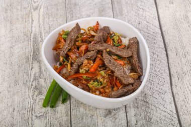 İstiridye soslu ve sebzeli pilav.