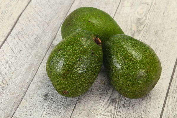 Olgun yeşil avokado - vegan için süper yiyecek