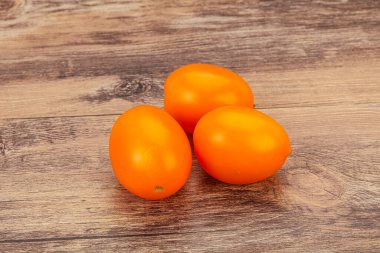 Lezzetli sebzeler - Arka planda sarı domates yığını