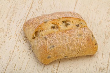 İtalyan ciabatta ekmeği ve zeytinyağı.