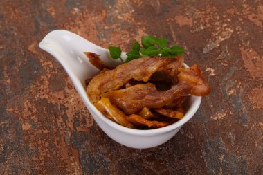 Kasede domuz kulağı var.