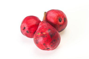 Olgun, tatlı, kırmızı armut yığını