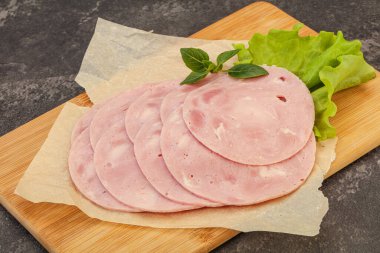 Kaygan jambonlu domuz eti.