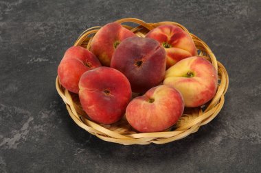 Tatlı, lezzetli, birkaç şeftali