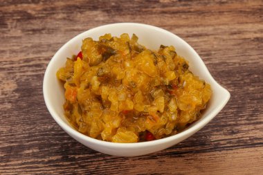 Salatalık ve hardal tohumlu sos.