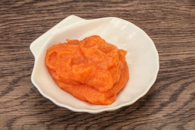 Balık yumurtası kasede atıştırmalık