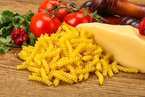 Pasta Cruda Italiana Fusilli Cucinare Con Verdure — Foto Stock