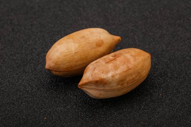 Tatlı ceviz yığını izole edilmiş.