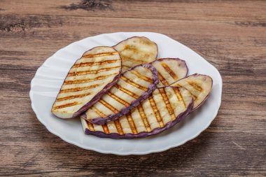 Izgara graffiti yumurta dilimleri ve zeytinyağı.