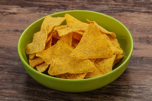 Meksika mısır cipsi üçgen yığını.