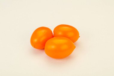 Lezzetli sebzeler - Arka planda sarı domates yığını