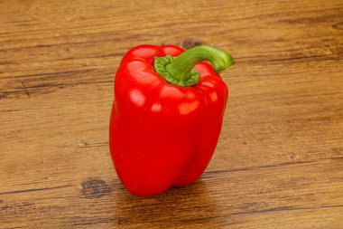 Kırmızı Çan Biberi - olgun, sulu ve taze