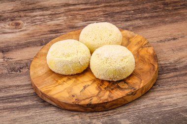 Çiğ patates ezmesi - doldurulmuş patates pirzolası - pişirmek için.