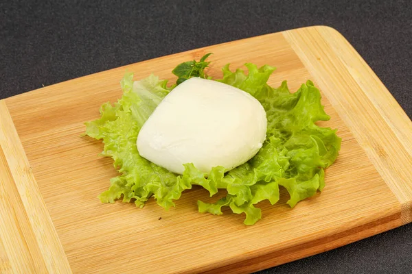 Pelota Italiana Queso Mozzarella Sobre Tabla — Foto de Stock