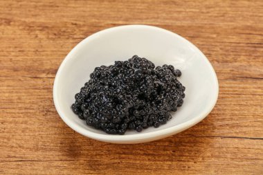 Lüks balık, kâsede siyah havyar.