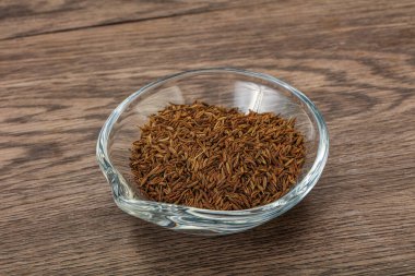 Aroma mutfağı kâsede kurutulmuş zeera tohumları.