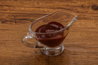 Geleneksel domates barbekü sosu kasede