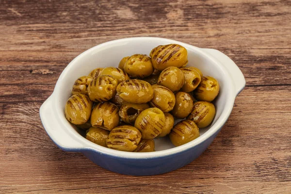 Leckere Grüne Gegrillte Oliven Der Schüssel — Stockfoto