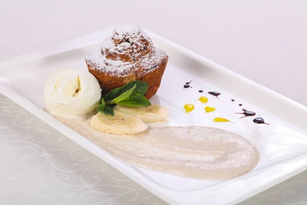 Muffin Chaud Savoureux Crème Glacée Servi Menthe — Photo