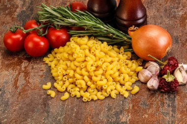 Çiğ İtalyan buğday makarnası - Chifferi rigati pişirmek için