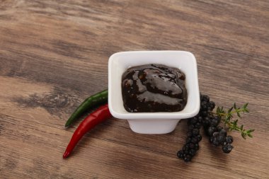 Et için baharatlı karabiber sosu.