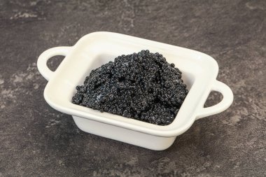 Lüks balık, kâsede siyah havyar.