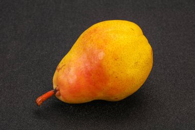 Arka planda taze sarı armut