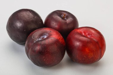 Olgun tatlı erik meyvesi yığını