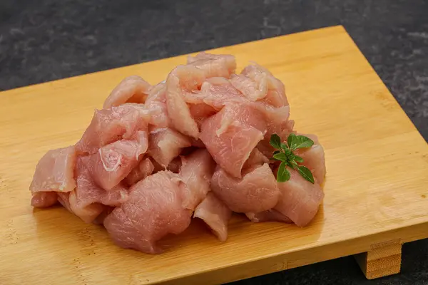 生の鶏の胸肉を調理 — ストック写真