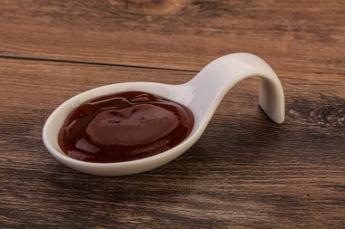 Geleneksel domates barbekü sosu kasede