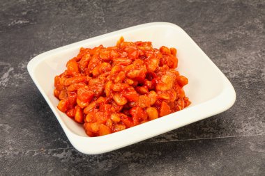 Domates soslu ve biberli fırında böbrek.