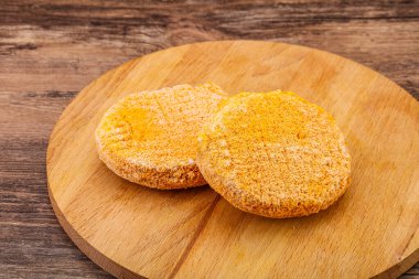 Fırında pişmemiş ev yapımı tavuk pirzolası.