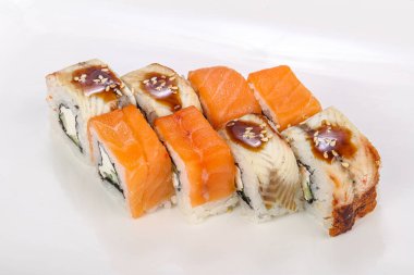 Somon ve peynirli Japon mutfağı.