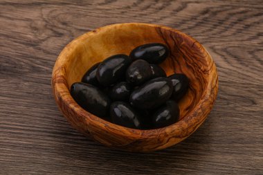 Kavanozda salamura siyah zeytin