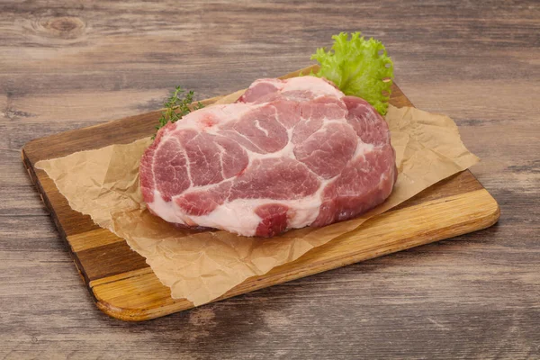 Rauwe Varkenssteak Houten Plank Klaar Koken — Stockfoto