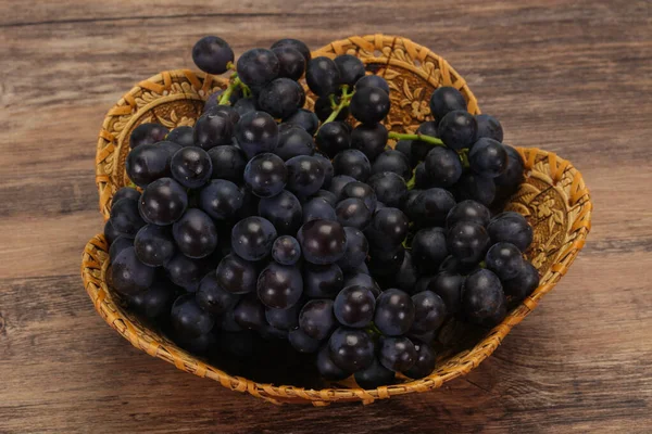 Uva Vermelha Doce Madura Fresca Ramo — Fotografia de Stock