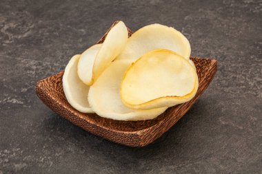 Asya usülü - kâsede ev yapımı karides cipsi