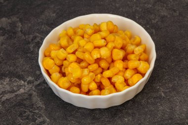 Tatlı salamura mısır tohumları kasede