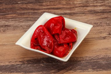 Yağda ızgara kırmızı biber.