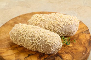 Fırında pişmemiş tavuk pirzolası.