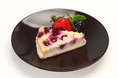Kirazlı cheesecake çilekli ve naneli.