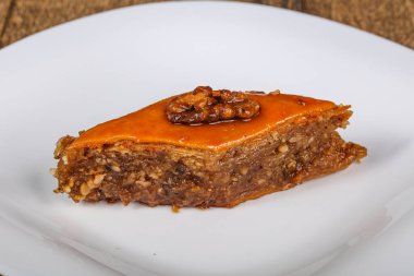 Türk baklavası bal ve fındıklı