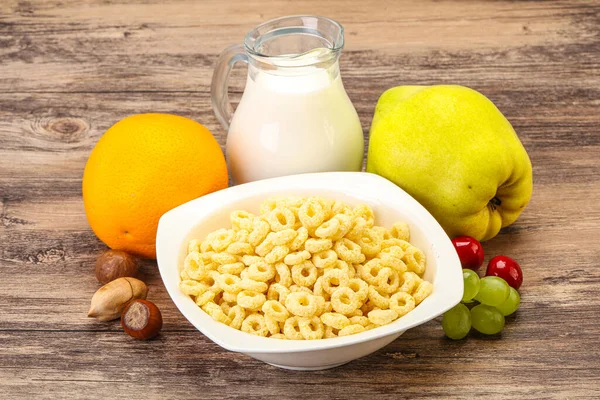 Frukost Med Majsringar Frukt Och Mjölk — Stockfoto