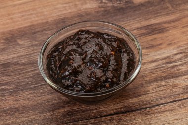 Kasede acı biber sosu var.