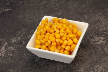 Tatlı salamura mısır tohumları kasede