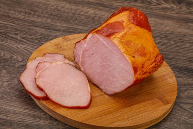 Baharatlı ve otlu füme domuz aslanı.