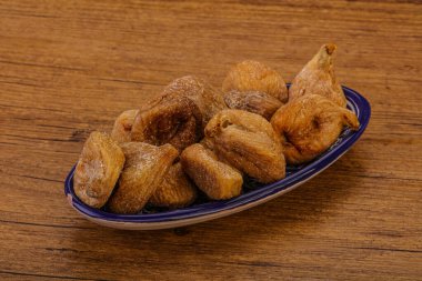 Kuru incirli meyve yığını.