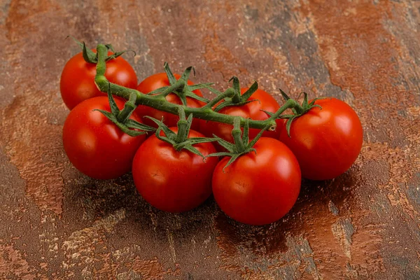 Ramo Pomodoro Fresco Maturo Isolato — Foto Stock